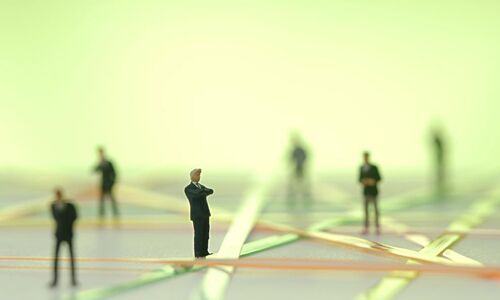 <b>機架式UPS技術高度重視,發展趨勢和特點如何?</b>